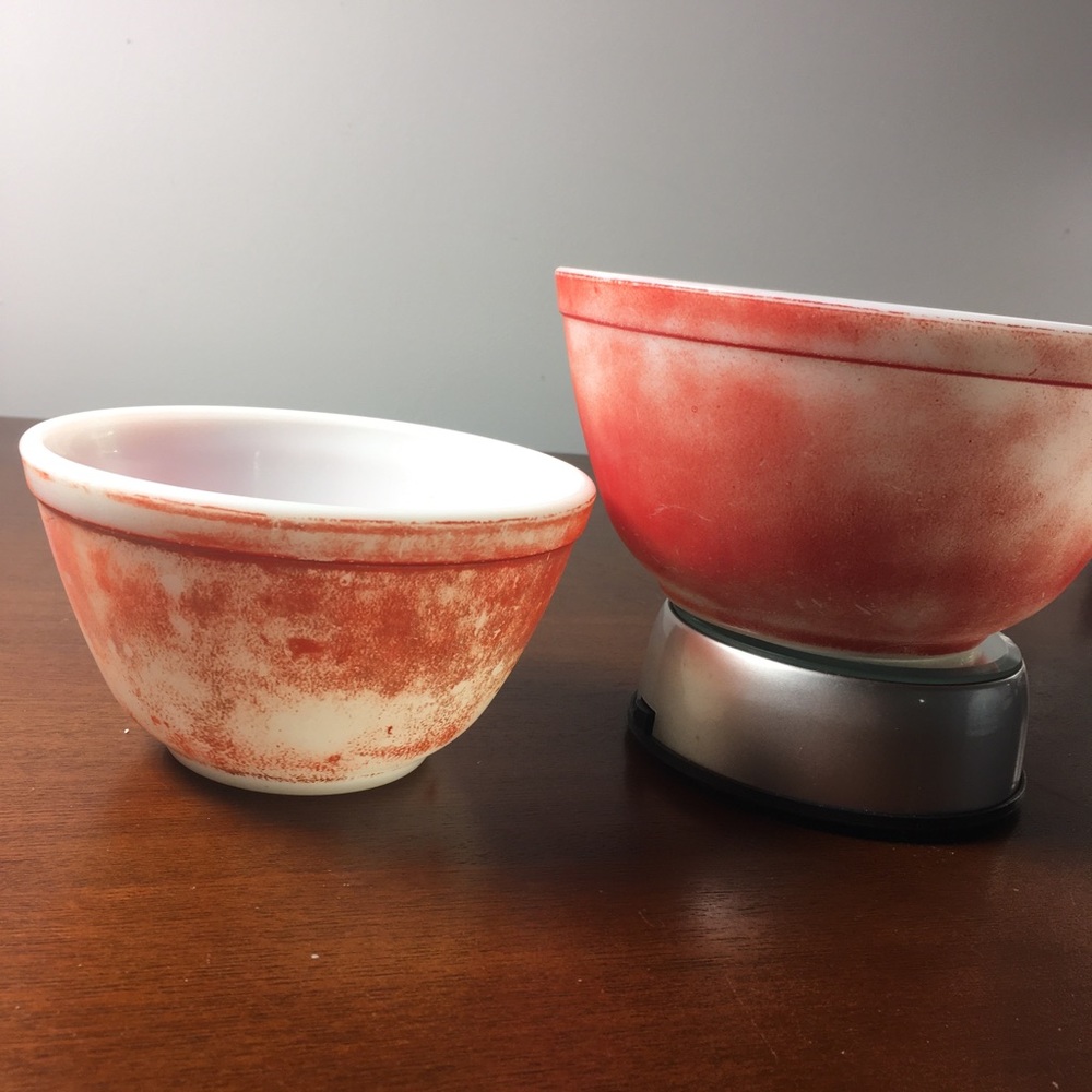 Set of 2 vintage Pyrex bowls